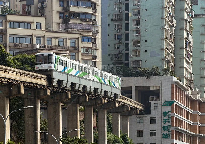 O monotrilho de Chongqing atravessa o prédio residencial de Liziba