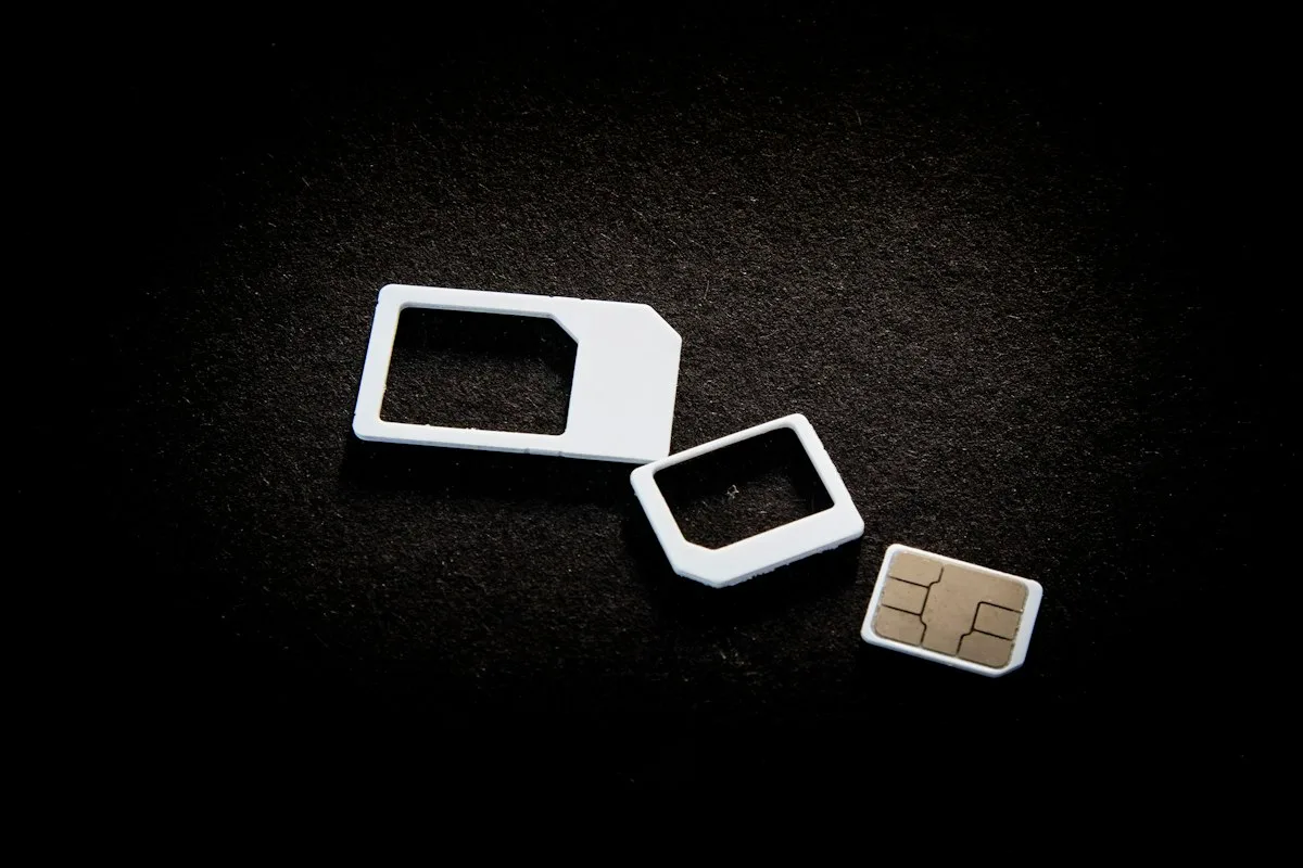 Cartes SIM standard, micro et nano avec leurs adaptateurs