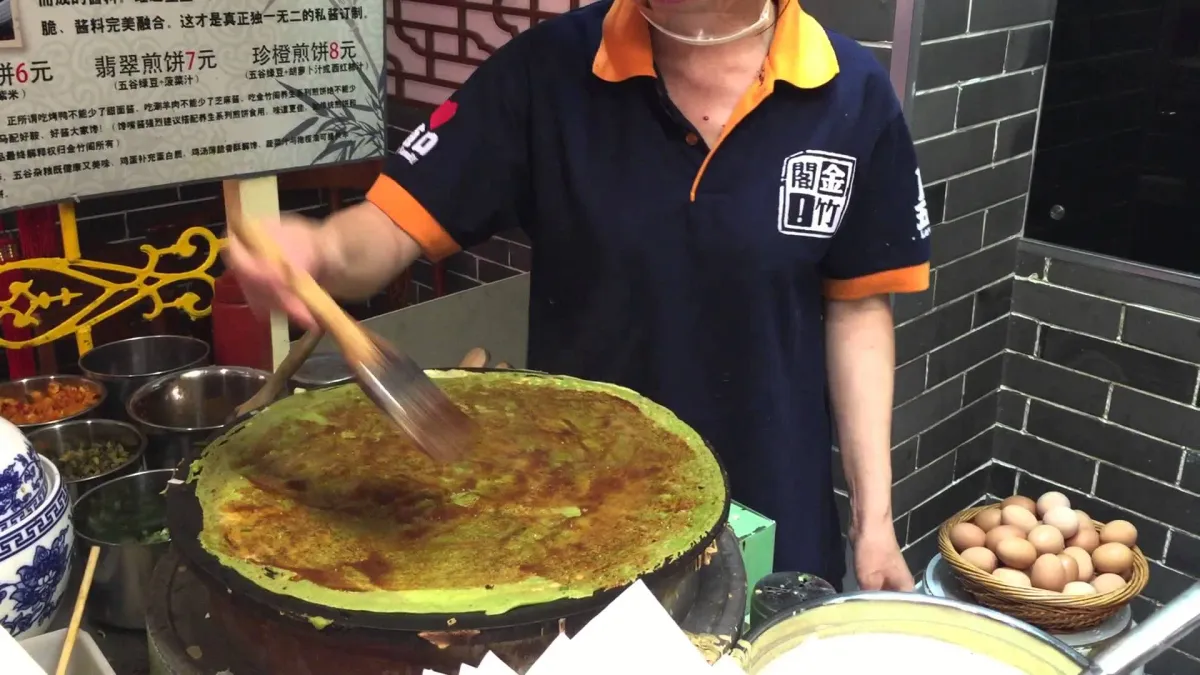 Un jianbing, la crêpe salée chinoise du petit-déjeuner (Photo : Jmps2016 via Wikimedia Commons)
