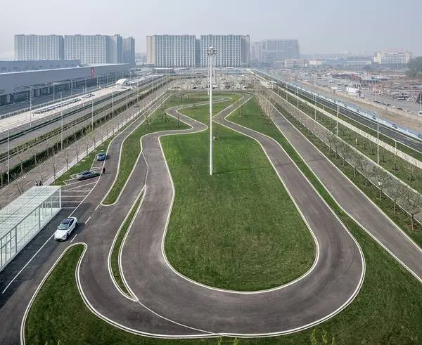 Xiaomi SU7 Max en la pista de prueba de la fábrica — 0-100 km/h en 2,78 segundos