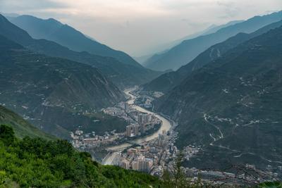 A city nestled in the mountains of Sichuan — gateway to Chengdu's best day trips
